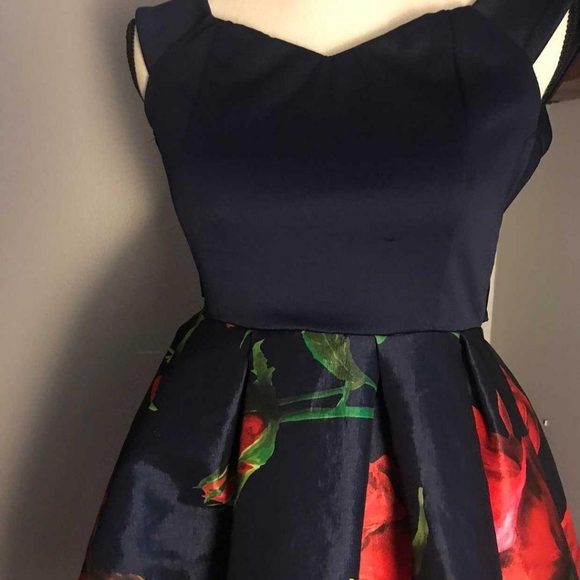 Off the shoulder dress with pockets!!! - Picture 3 of 5